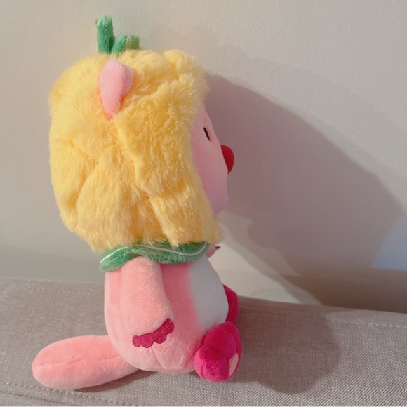 Loopy Pineapple Plushie - Picture 6 of 9